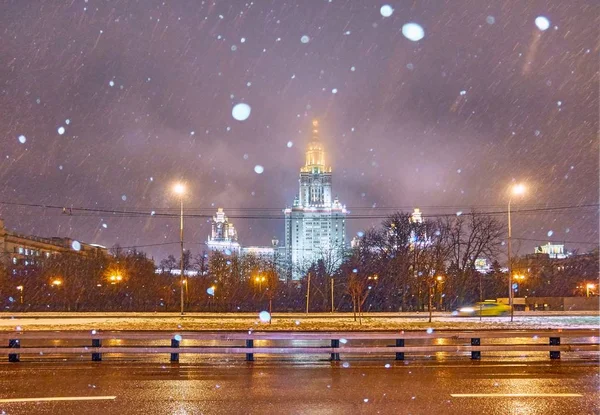 Snowfall Evenng Winter Campus Famous Russian University Snowed Evergreen Trees — Stock Photo, Image