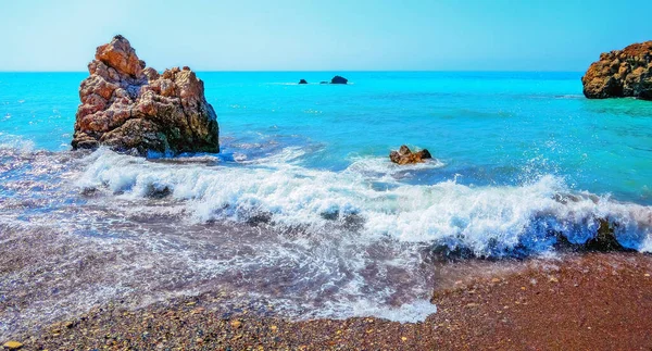 2018 Yazında Kıbrıs Afrodit Doğduğu Yer Yakınlarındaki Ünlü Mavi Zümrüt — Stok fotoğraf