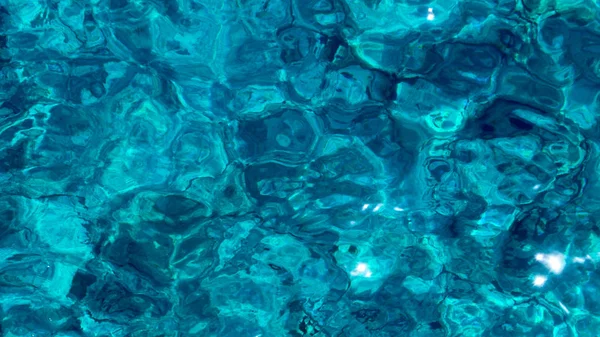 Светящееся Голубое Теплое Море Кипра Красивыми Солнечными Отражениями — стоковое фото