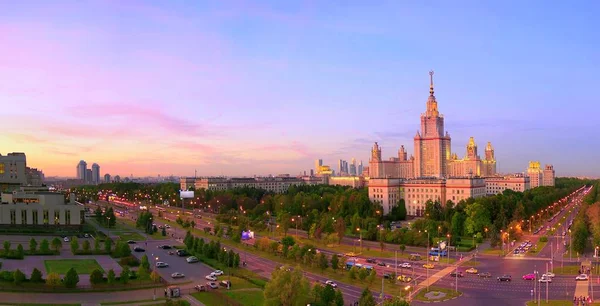 Zonsondergang Campus Van Beroemde Russische Universiteit Onder Bewolkte Hemel — Stockfoto