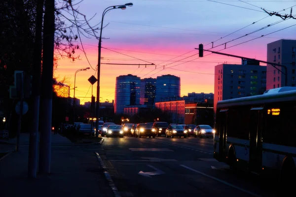 Sunset Silhouettes Cars Buses Moscow Dusk Dramatic Sky Winter — Stock Photo, Image
