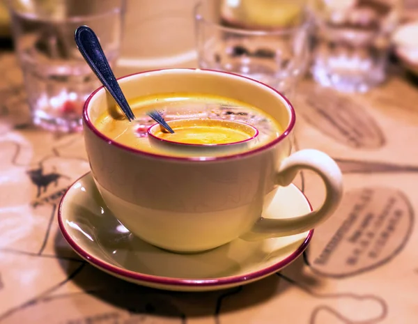 Kolaj fotoğrafı. Sabah kahvesi ve kaşık. 