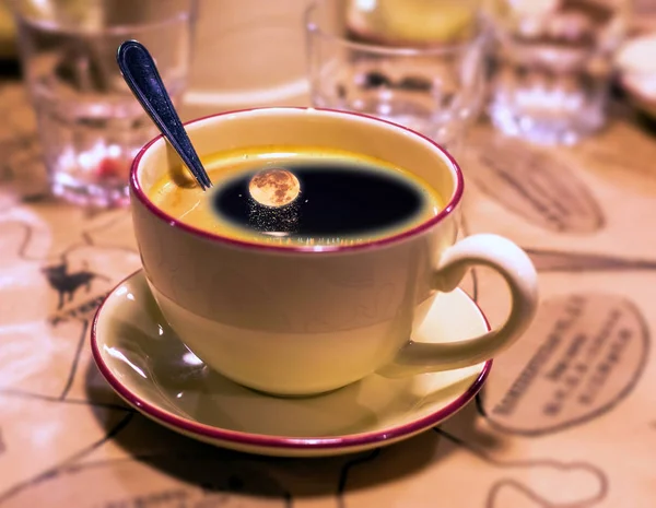 Kolorowe Zdjęcie Porannej Filiżanki Kawy Espresso Łyżką Kawiarni — Zdjęcie stockowe