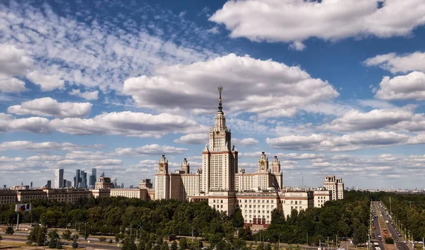 Vista Panorâmica Ângulo Largo Campus Universitário Moscou Sob Céu Dramático — Fotografia de Stock
