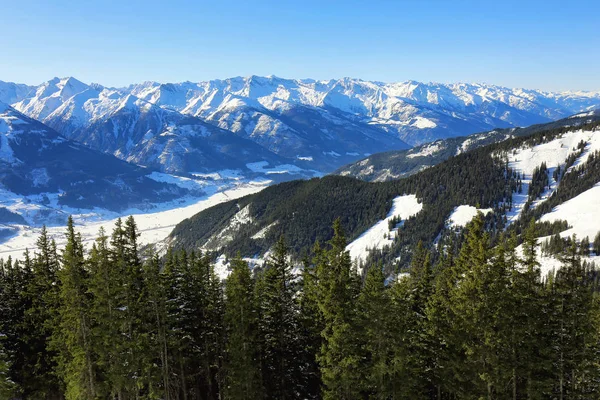 Luftaufnahme Sonniger Alpengipfel Und Blauer Gebirgsketten Winter Österreich — Stockfoto