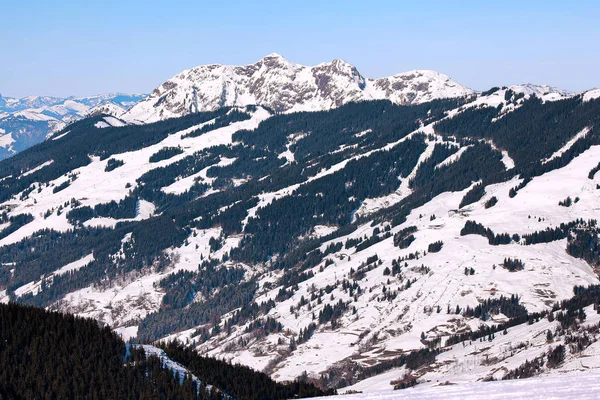 Luftaufnahme Sonniger Alpengipfel Und Blauer Gebirgsketten Winter Österreich — Stockfoto