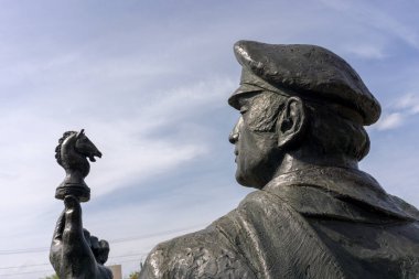 Elista 'daki Ostap Bender Anıtı.
