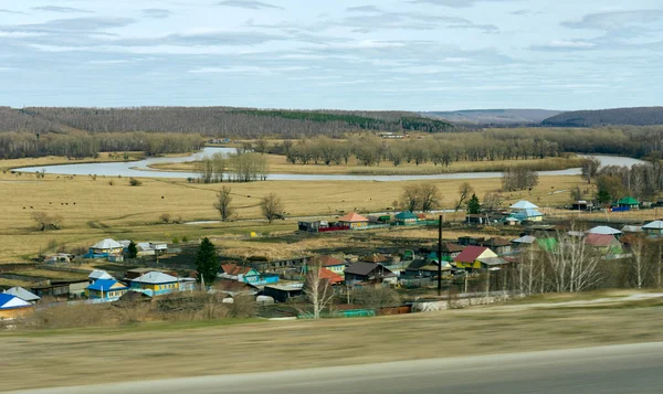Дорожный вид на башкирское село — стоковое фото