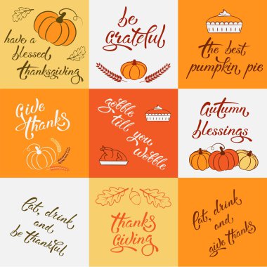 Üzerinde harf, balkabağı, balkabağı turtası, buğday kulağı ve meşe yaprakları olan bayram tasarımı için kare şeklinde tebrik kartları. Kartpostala, pankarta, simgeye, logoya, pankarta, etikete, çantaya uygun. EPS 8