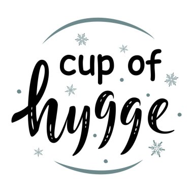 Bir bardak hygge. El çizimi basit harf işareti. Kafe ya da ev içi, kart, tişört ya da sabıka baskısı, poster, afiş, etiket. Danimarka mutluluğu, pozitif ruh hali. Kış Tatili vektörü