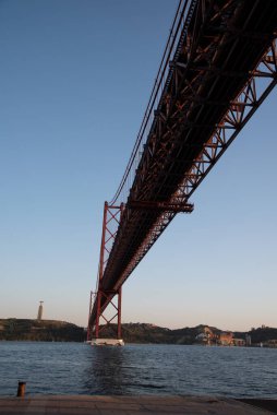 Gün batımında 25 Nisan Köprüsü. 25 Nisan Köprüsü fotoğrafı