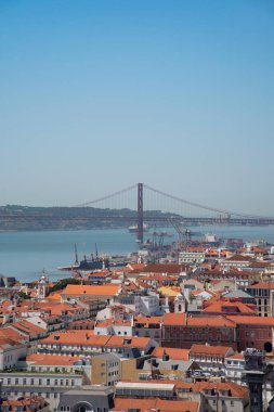  Lisbon 'un panoramik görüntüsü. Portekiz Köprüsü