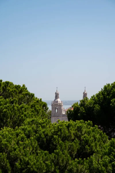 Lisbon 'da Katedral' in Çanı. Portekiz 'deki katedralin fotoğrafı
