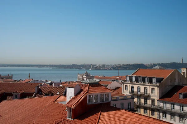 Lizbon manzarası. Portekiz 'de deniz fotoğrafı.