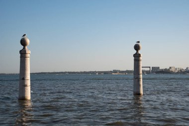 Lizbon 'daki Cais das Colunas. Portekiz 'in tarihi yerleri