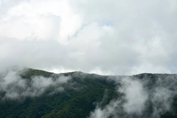 Nuvens Sobre Montanhas Paisagem Montanhas — Fotografia de Stock