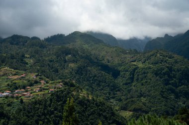 Dağlar manzaralı. Dağların fotoğrafı.