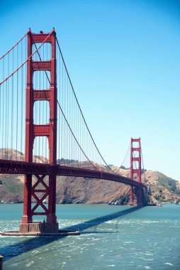 Golden Gate Köprüsü manzarası. Altın Kapı Köprüsü 'nün resmi