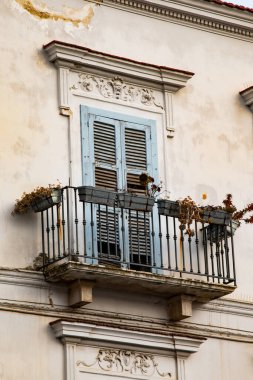 Binanın ön cephesi. İtalya 'da mimarlık