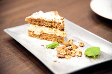 Fındıklı kek. Lezzetli bir tatlı fotoğrafı.