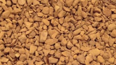 Anında granüle edilmiş kahvenin makro görüntüsü. Üst görünüm ve Görüntü döndürmesi