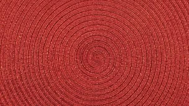 编织的垫子在看台上旋转 从上面看面料的质地 红色柳条织物 可用作背景资料 — 图库视频影像