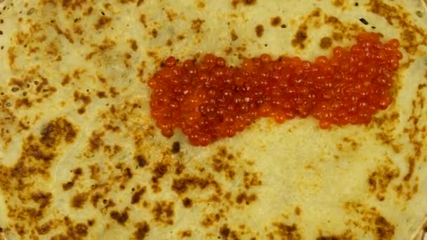 Panqueque Con Caviar Rojo Está Girando Carnaval Vista Desde Arriba — Vídeo de stock