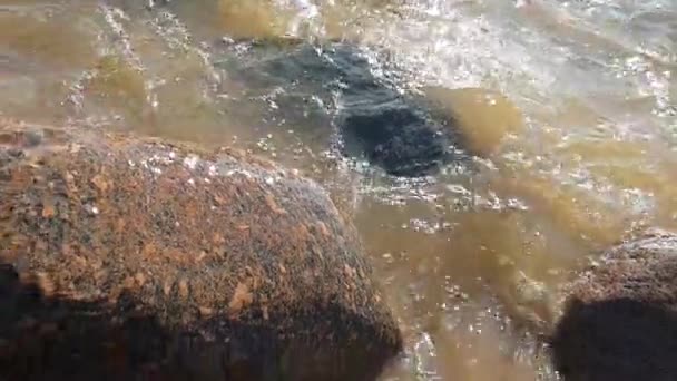 Mer Vagues Pures Brisent Contre Les Rochers Mouvement Lent — Video