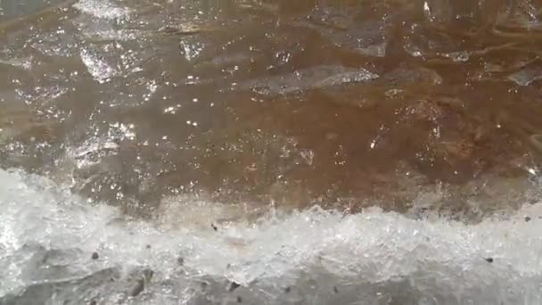 Волна Льдом Море Весенний День Замедленное Движение — стоковое видео