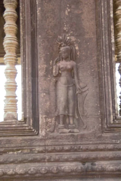 Apsara Dansare Flicka Dansar Snida Sten Vid Angkor Wat Tempel — Stockfoto