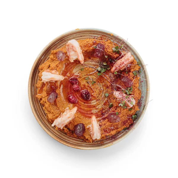 Humus ve üzümlü karides, beyaz arka planda. İzole edilmiş