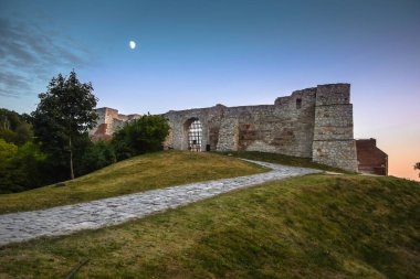 Polonya, Kazimierz Dolny 'deki ortaçağ şatosunun kalıntıları.