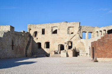 Polonya, Kazimierz Dolny 'deki ortaçağ şatosunun kalıntıları.