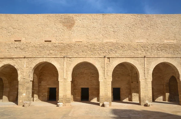 チュニジア スースの中世のメディナ内のリバト要塞の中庭 — ストック写真