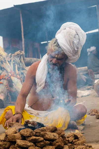 Prayagraj Uttar Pradesh India Febrero 2019 India Naga Sadhu Preparándose — Foto de Stock