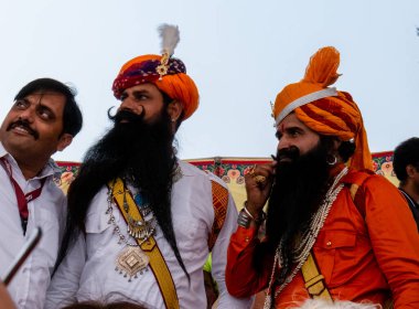 Pushkar, Rajasthan / Hindistan - Kasım 2019: Pulkar deve fuarı 2019. Yerel halk