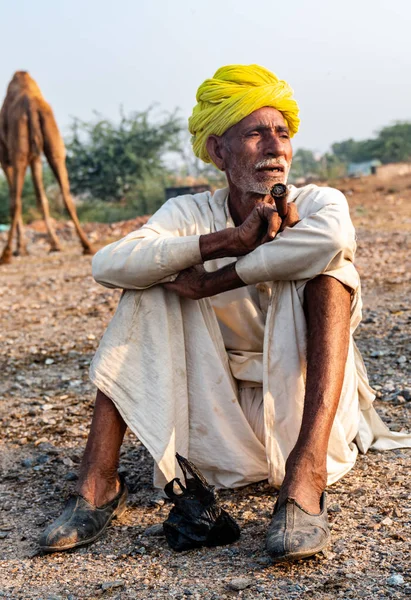 Pushkar Rajasthan India Noviembre 2019 Retrato Viejo Hombre Rajasthani Fumando — Foto de Stock