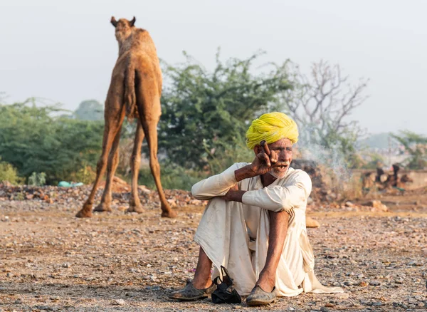 Pushkar Rajasthan India Noviembre 2019 Retrato Viejo Hombre Rajasthani Fumando —  Fotos de Stock