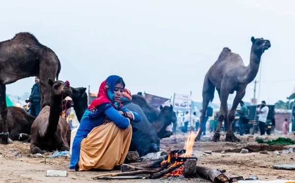 Pushkar Rajastán India Noviembre 2019 Feria Camellos Pushkar 2019 Mujer —  Fotos de Stock