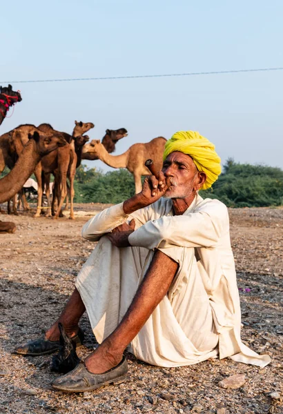 Pushkar Rajasthan India November 2019 Portrait Old Rajasthani Man Smoking — Zdjęcie stockowe