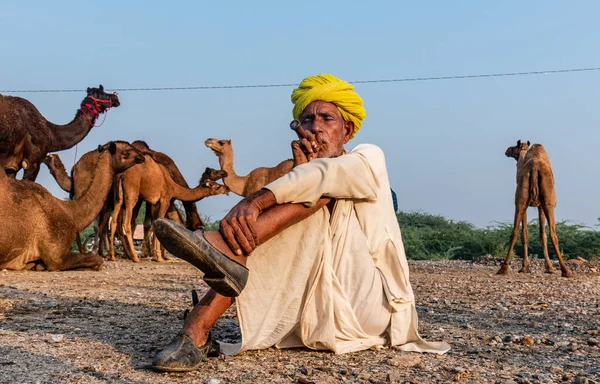 Pushkar Rajasthan India November 2019 Portrait Old Rajasthani Man Smoking — 스톡 사진