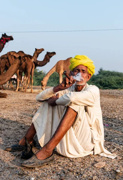 Pushkar Rajasthan India November 2019 Portrait Old Rajasthani Man Smoking — стокове фото