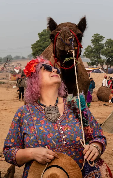 Pushkar Rajasthan India November 2019 Portrait Young Indian Woman Enjoying — Stockfoto