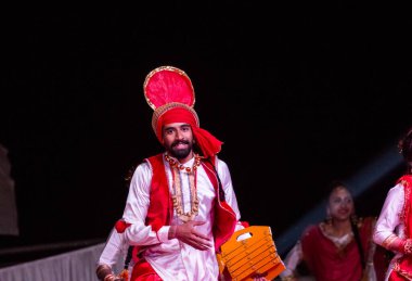 Bikaner, Rajasthan / Hindistan - Ocak 2019: Punjab 'dan sanatçılar bikaner deve festivali sırasında ünlü bhangra dansı yaptılar