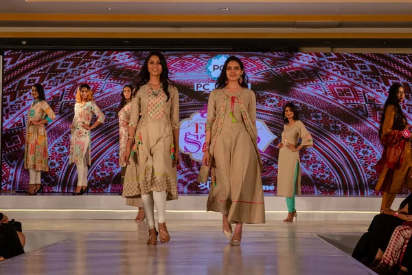 Nueva Delhi Delhi India Feb 2020 Jóvenes Hermosas Modelos Indias — Foto de Stock