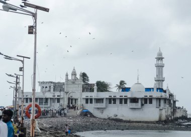 Mumbai, Maharashtra / Hindistan - Ekim 2018: Hacı Ali Dargah Mumbai 'de