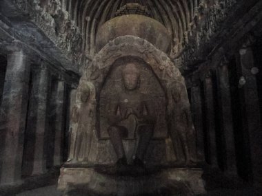 Aurangabad, Maharashtra / Hindistan - Ekim 2019: Ellora mağaralarındaki taşların mimari görüşü. Ayrıca ünlü ve unesco mirası anıtı altında.