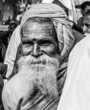 Gaziabad, Uttar Pradesh / Hindistan - Şubat 2020: Cazibe parıltısı. canlı müzik, moda ve dinsel ibadet ya da iskon rath yatra sırasında Tanrı Krishna