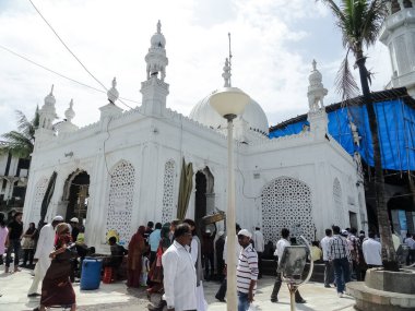 Mumbai, Maharashtra / Hindistan - Ekim 2018: Hacı Ali Dargah Mumbai 'de