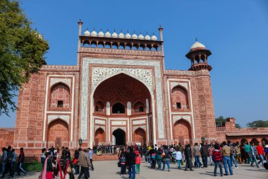 Agra, Uttar Pradesh / Hindistan - Aralık 2019: Tac Mahal 'deki tesis ve mezarlar (Namaaz)